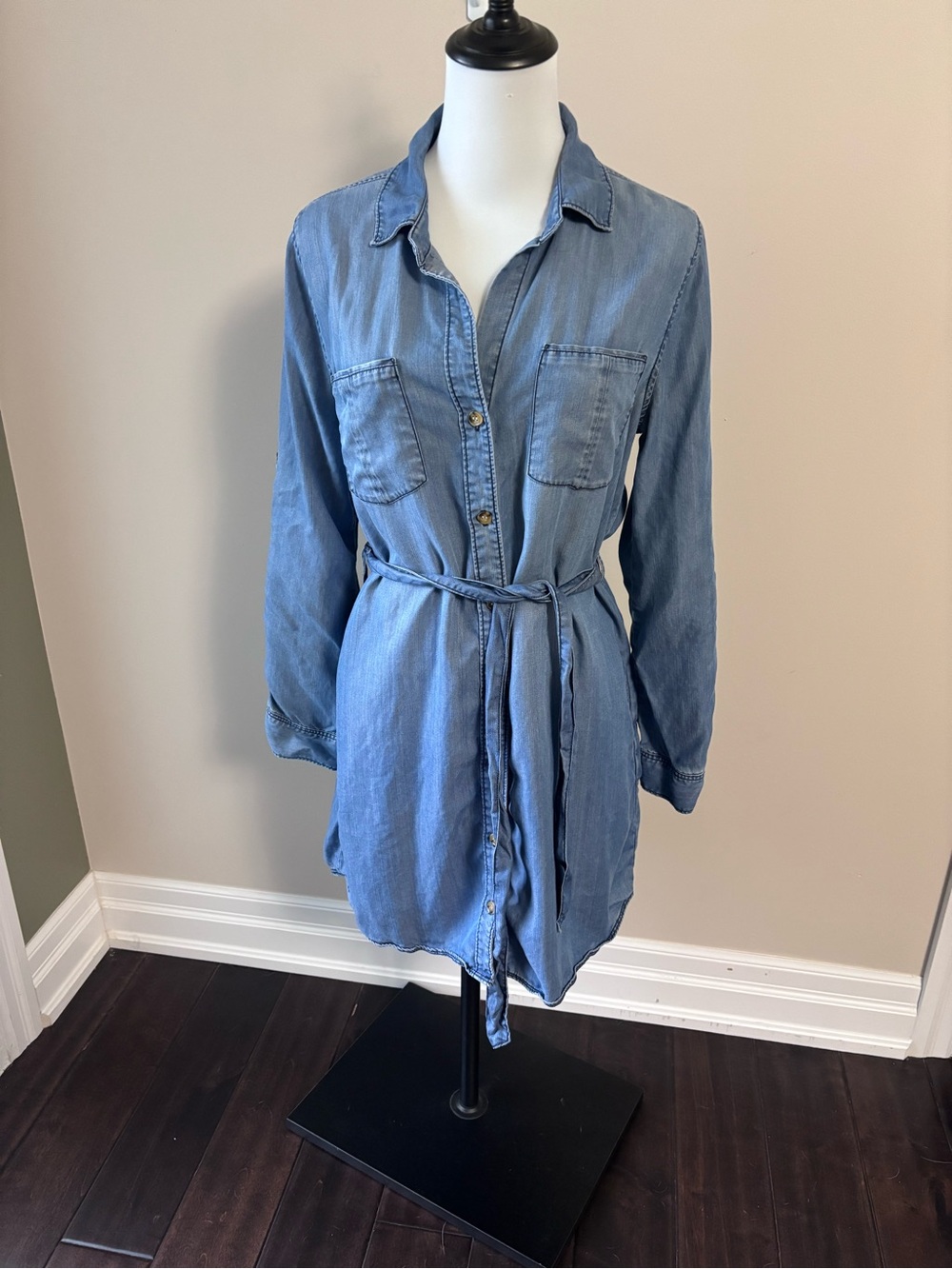 Velvet Heart Chambray Button-Front Dress in Light Blue